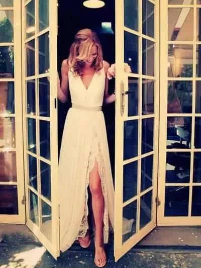 Beautiful Wedding Dresses A-line Short Train Ivory Chiffon Bridal Gown JKW122 Elegant A-line Gown